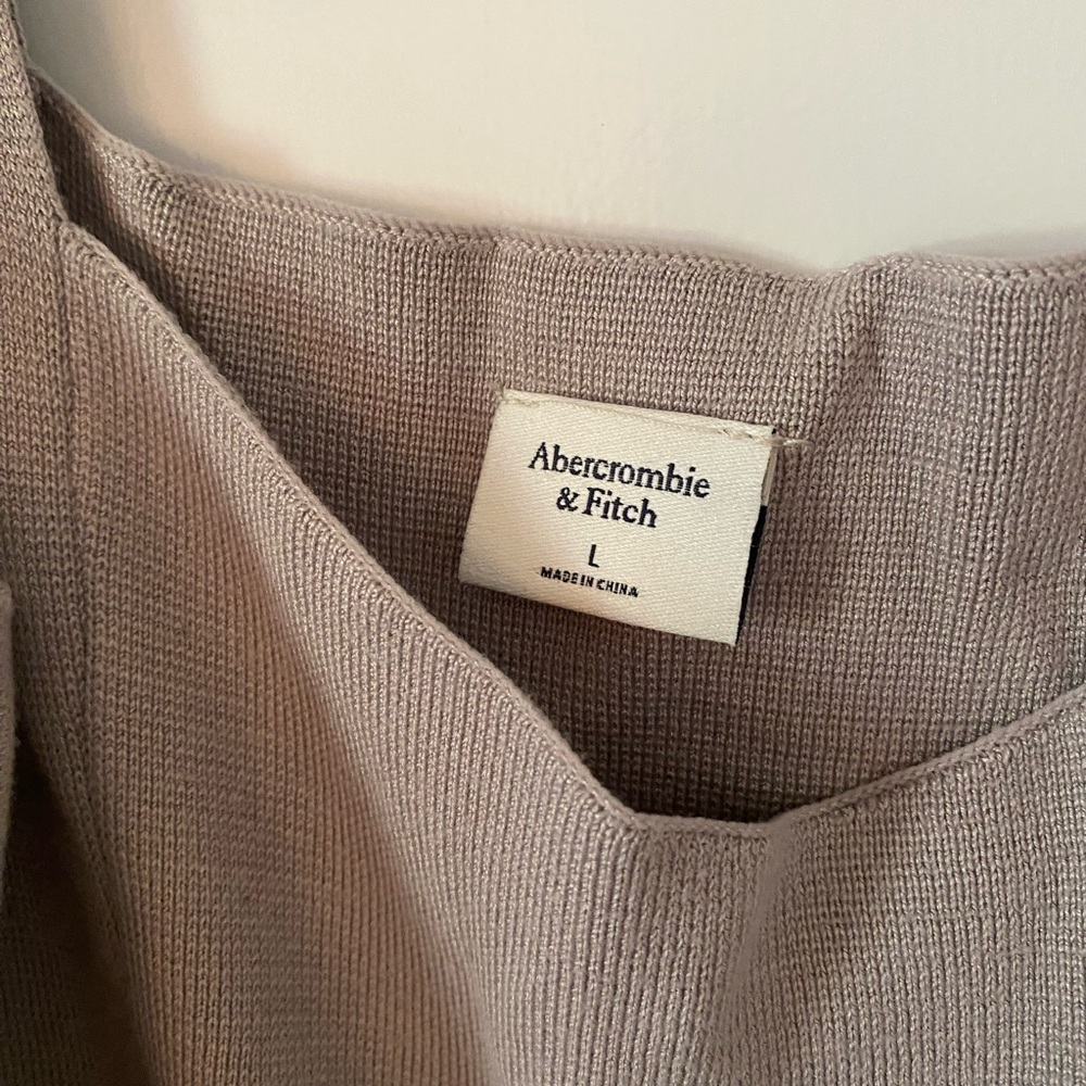 Abercrombie crop top grey size large sweater material